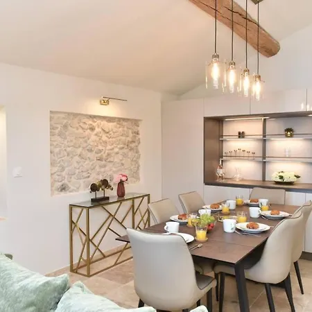 Picasso By The Sea Luxurious Design House Sea View Old For 6 אנטיב