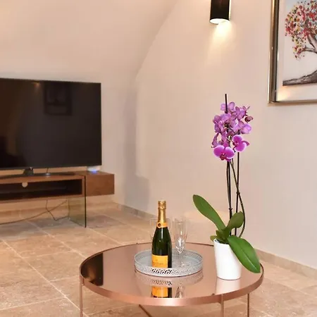 וילה Picasso By The Sea Luxurious Design House Sea View Old For 6 אנטיב